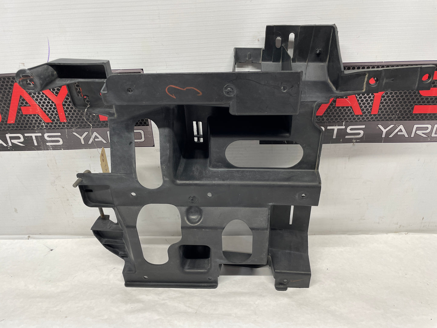 2005 Chevy Avalanche LH Driver Headlight Headlamp Bracket OEM - Day's Parts Yard