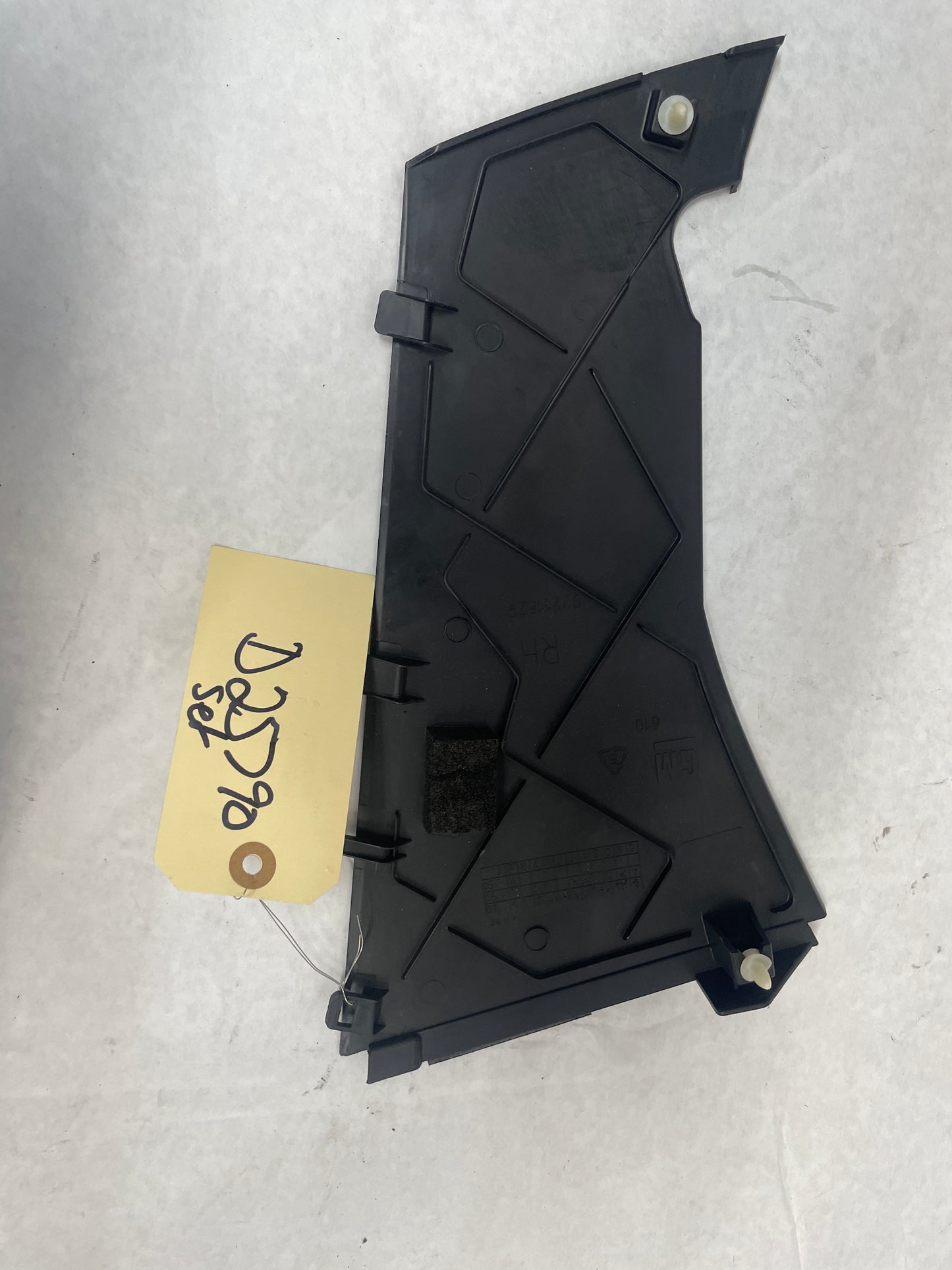 2008 Pontiac G8 Base RH & LH Dash Center Console Trim Set OEM - Day's Parts Yard