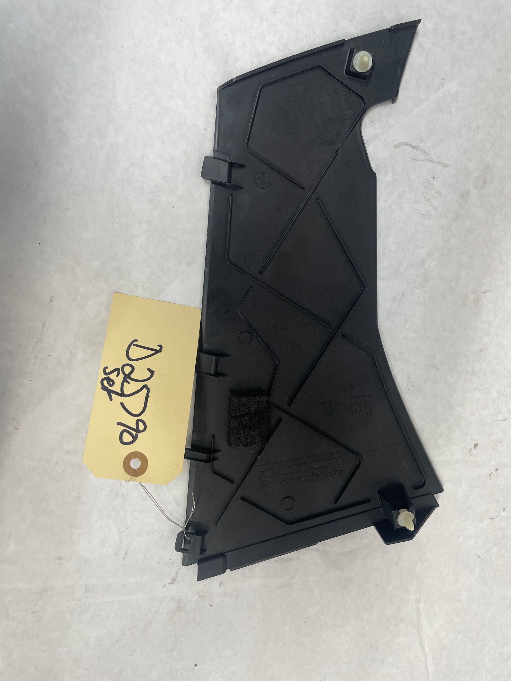 2008 Pontiac G8 Base RH & LH Dash Center Console Trim Set OEM - Day's Parts Yard