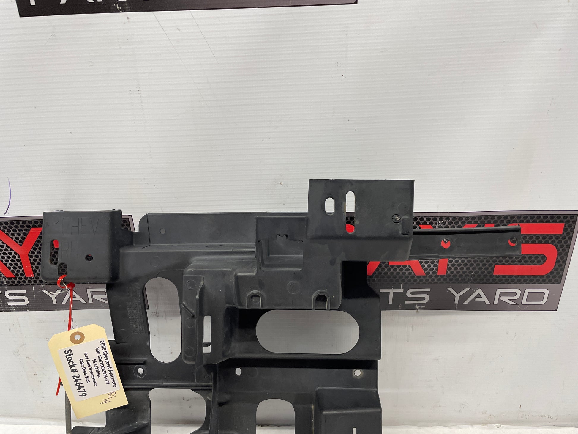 2005 Chevy Avalanche RH Passenger Headlight Headlamp Bracket OEM - Day's Parts Yard