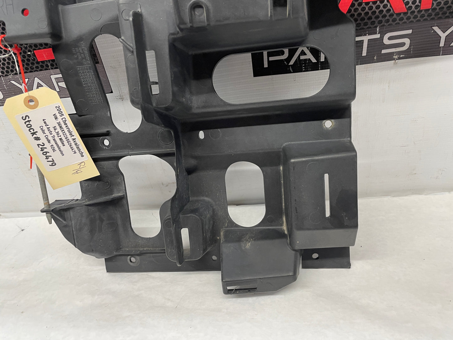 2005 Chevy Avalanche RH Passenger Headlight Headlamp Bracket OEM - Day's Parts Yard