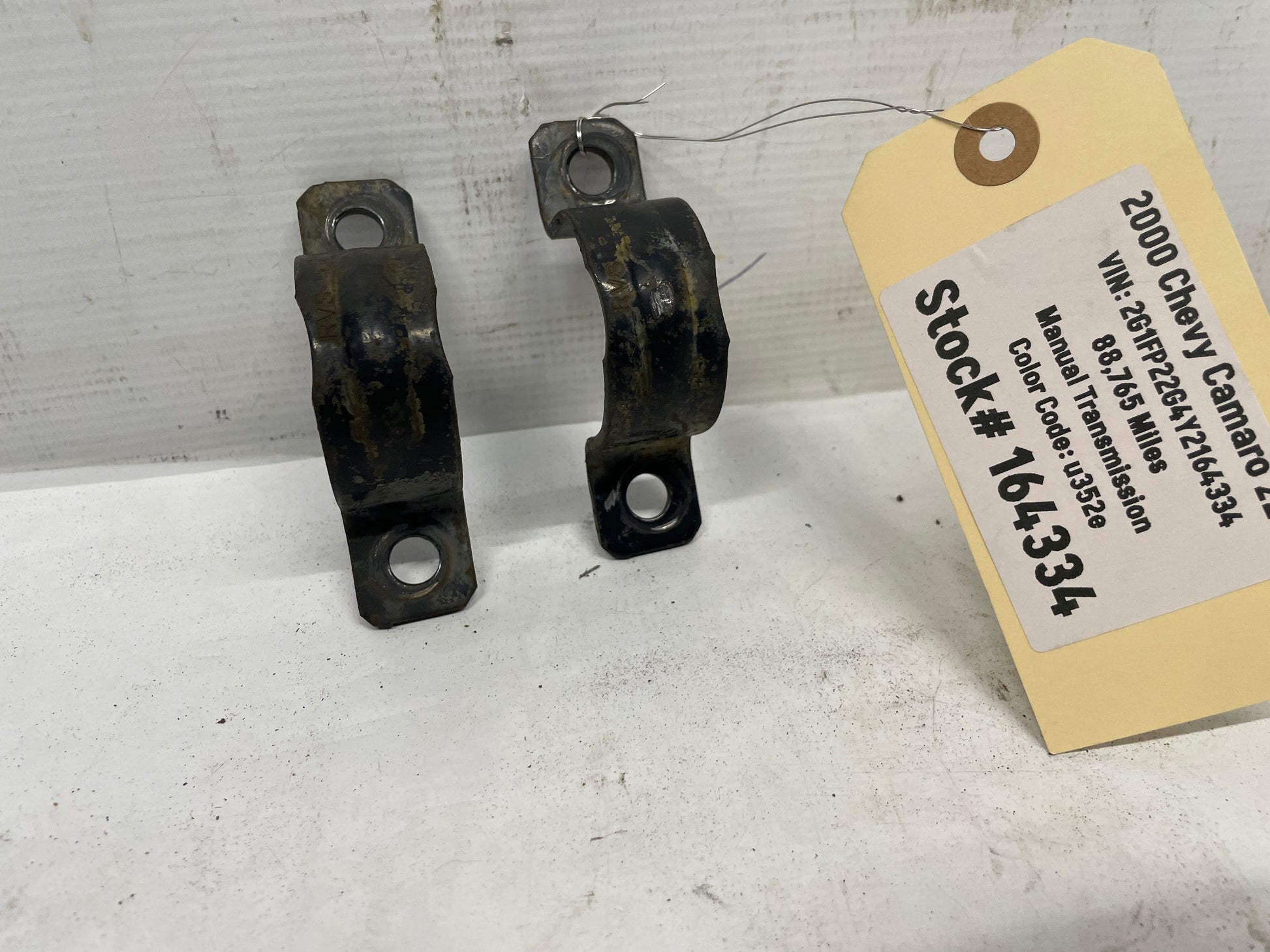 2000 Chevy Camaro Z28 Front Suspension Stabilizer Sway Bar Clamps Brackets OEM - Day's Parts Yard