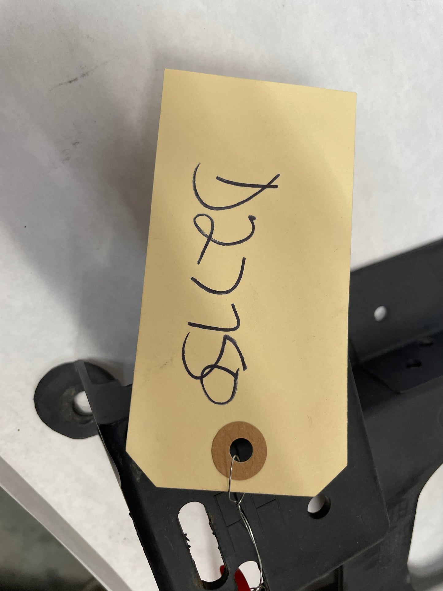 2005 Chevy Avalanche RH Passenger Headlight Headlamp Bracket OEM - Day's Parts Yard