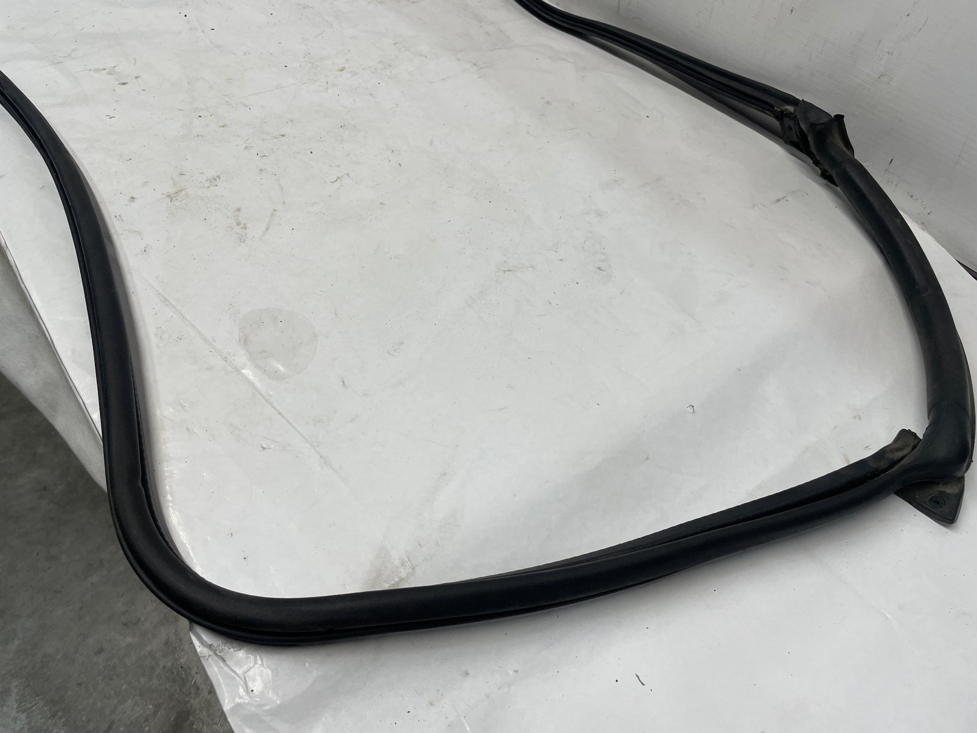 2000 Chevy Camaro Z28 LH Driver Body T-Top Weather Strip Seal OEM - Day's Parts Yard