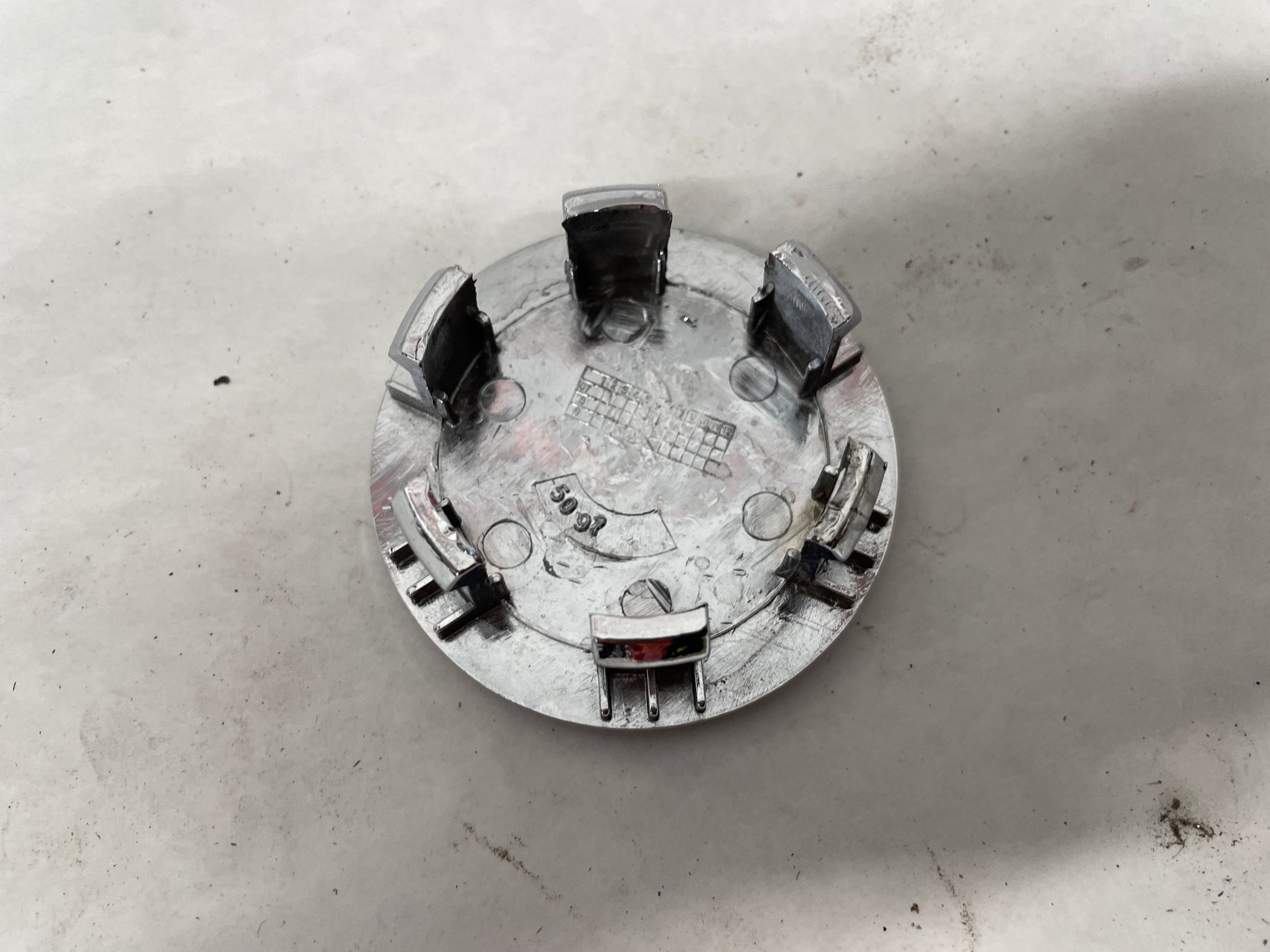 1999 Chevy C5 Corvette Wheel Center Cap OEM - Day's Parts Yard