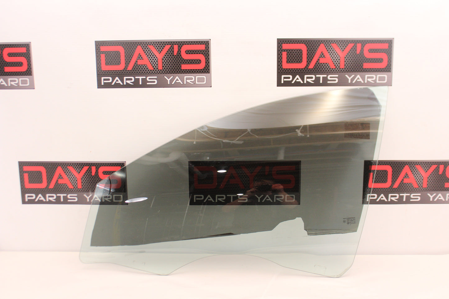 2008 Pontiac G8 GT LH Driver Front Door Window Glass OEM