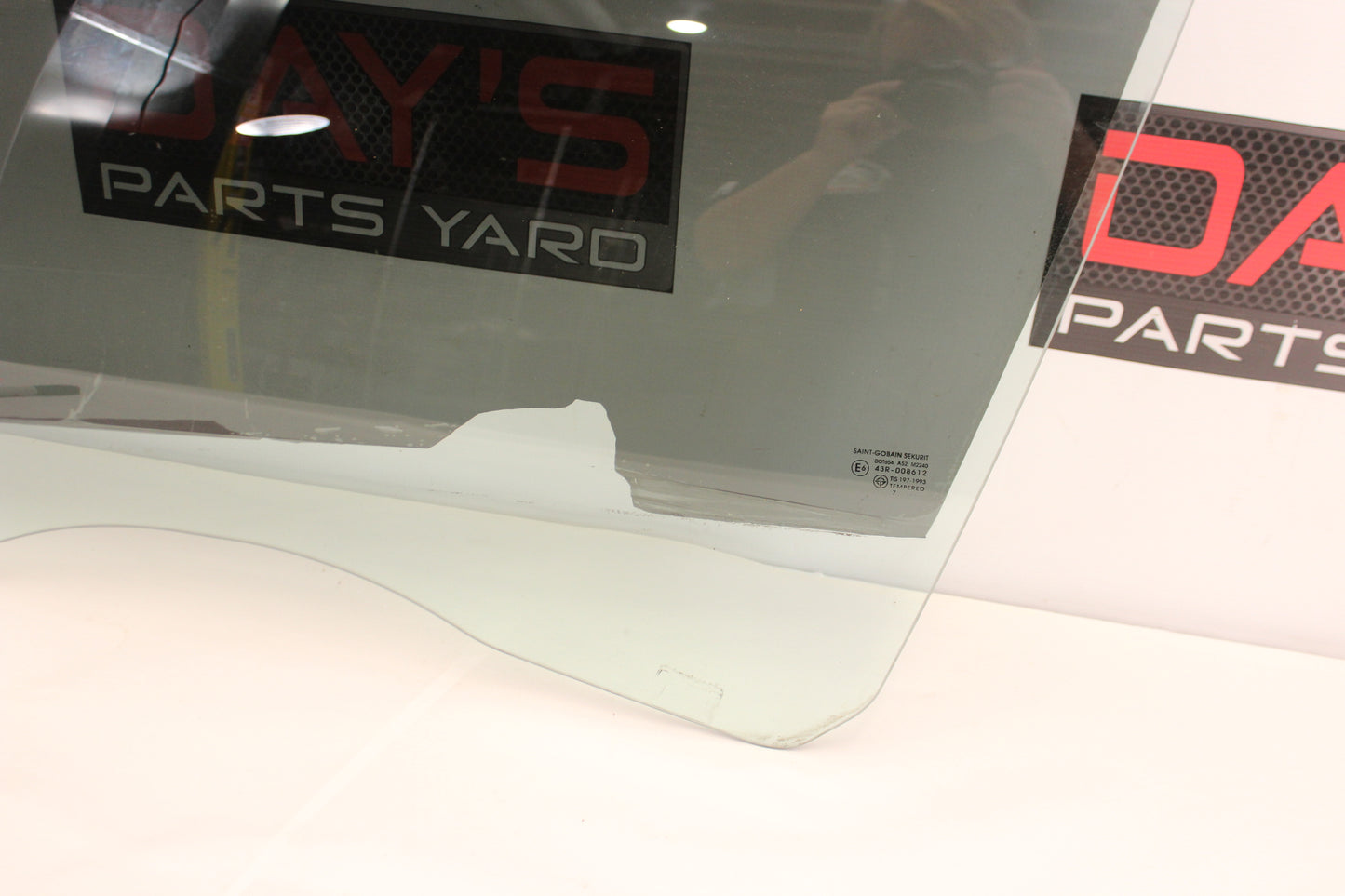 2008 Pontiac G8 GT LH Driver Front Door Window Glass OEM