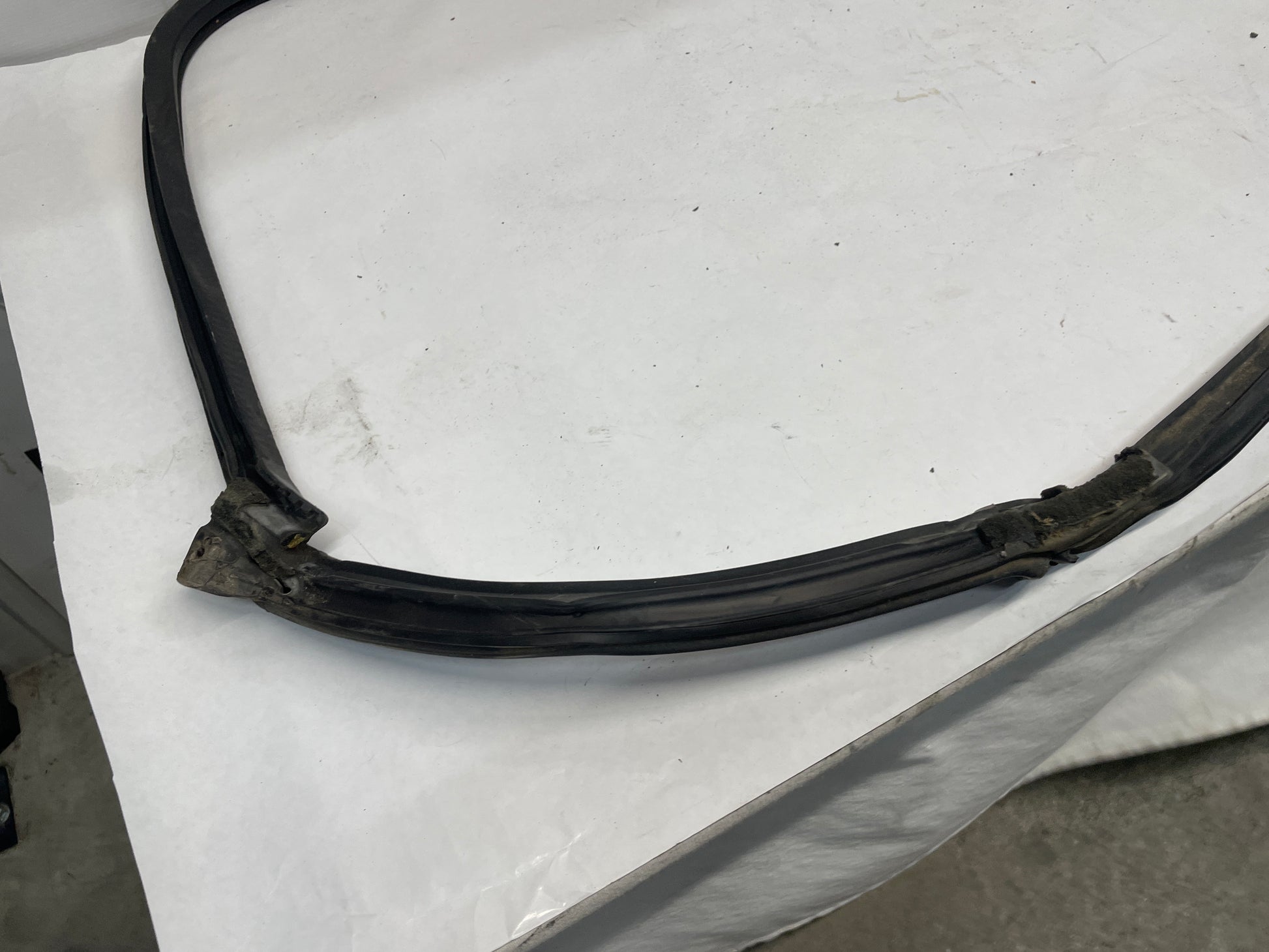 2000 Chevy Camaro Z28 RH Passenger Body T-Top Weather Strip Seal OEM - Day's Parts Yard