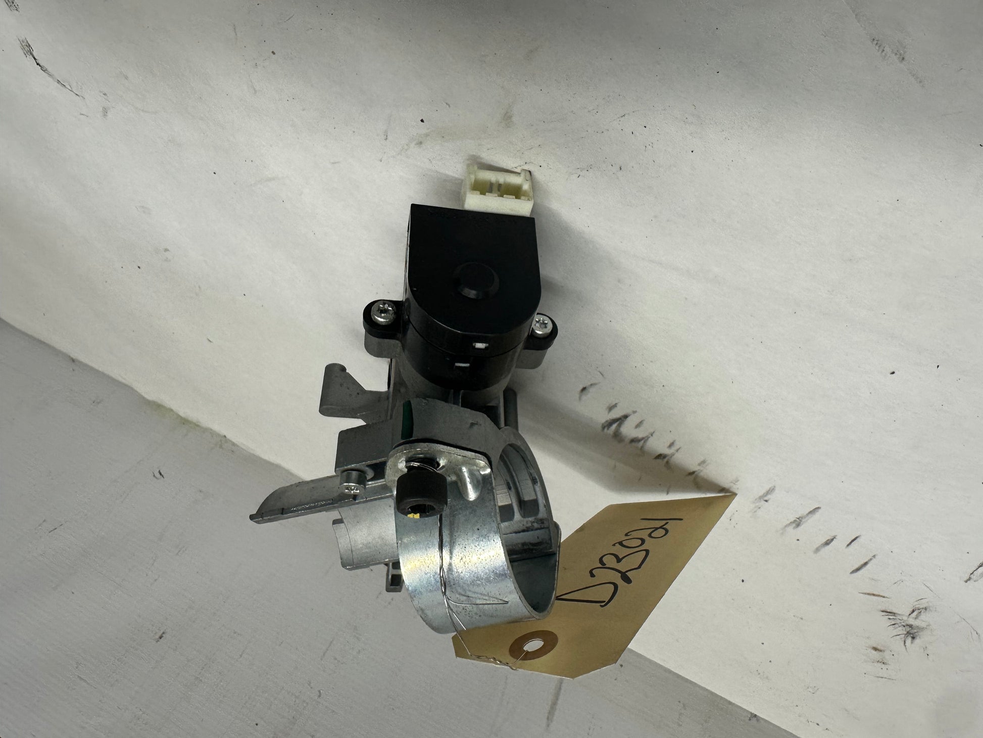 2010 Chevy Camaro SS Steering Column Ignition Lock w/ Key Fob OEM - Day's Parts Yard