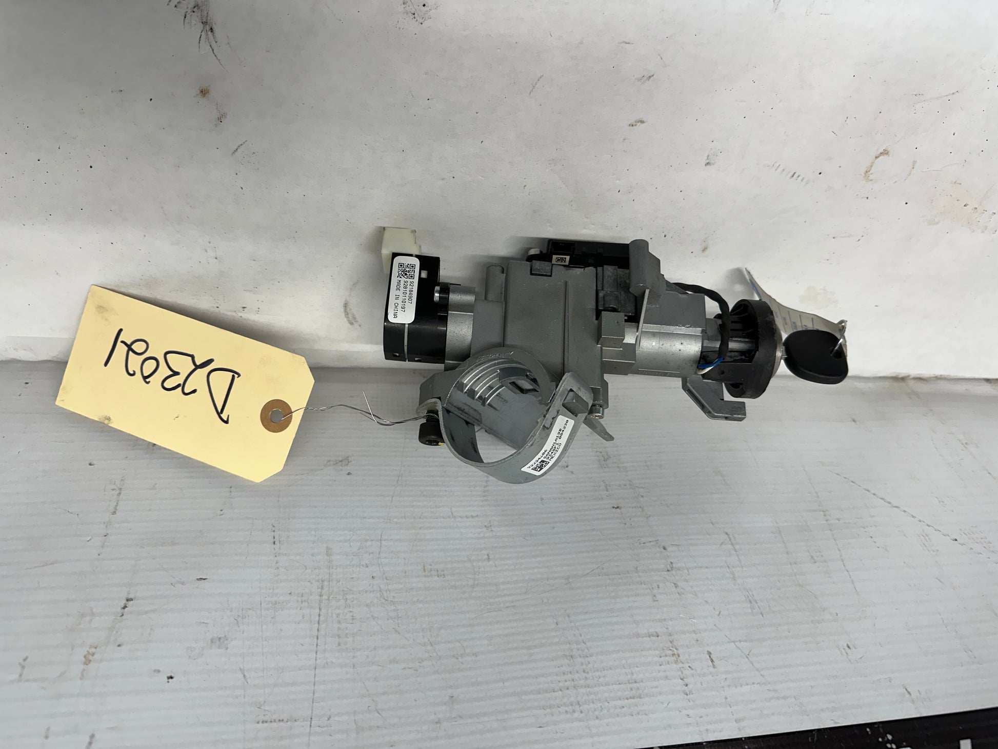 2010 Chevy Camaro SS Steering Column Ignition Lock w/ Key Fob OEM - Day's Parts Yard