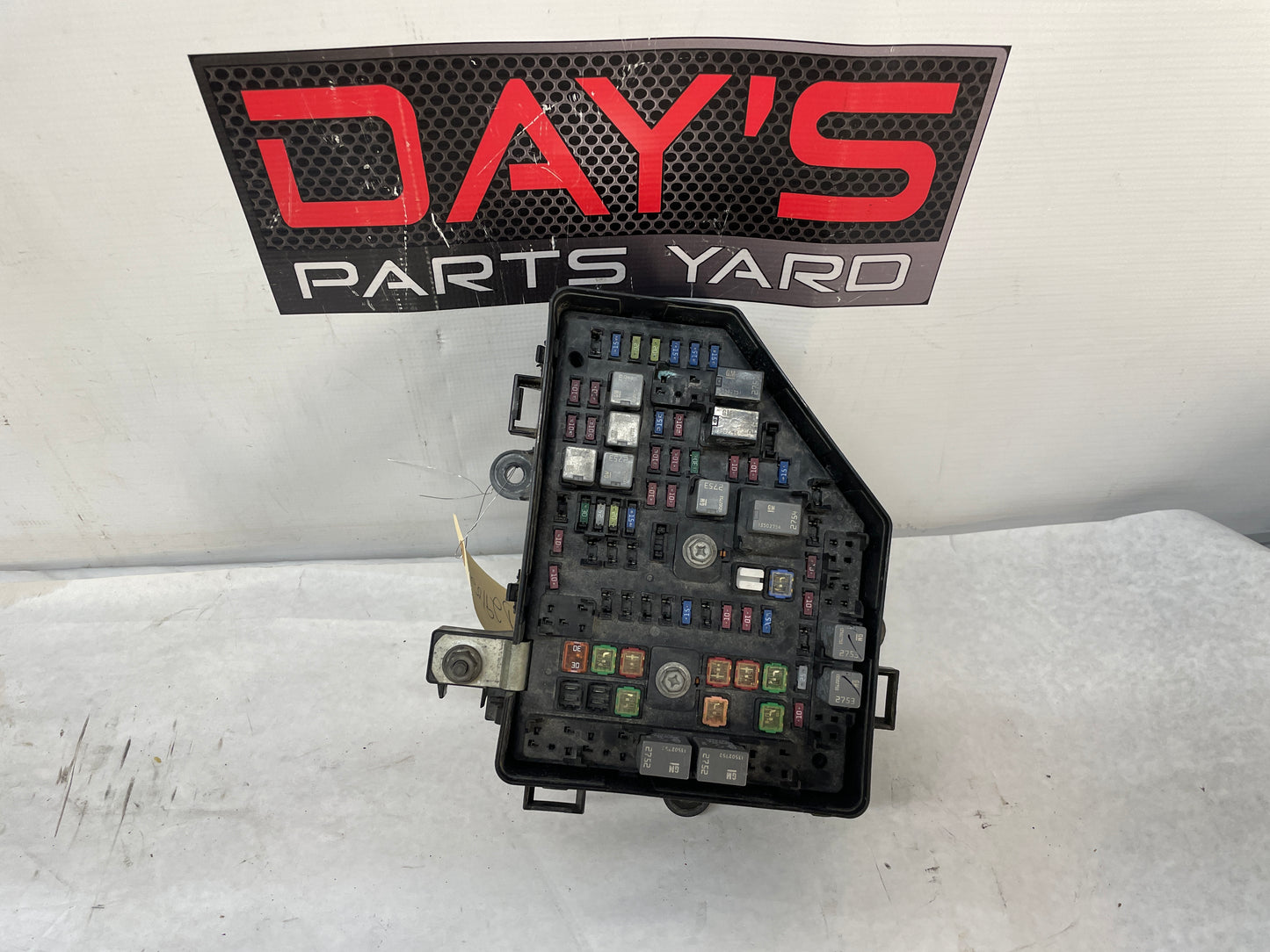 2013 Chevy Caprice PPV Engine Bay Fuse Relay Box Block OEM