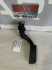 2018 Chevy Suburban LT Accelerator Gas Pedal OEM - Day's Parts Yard