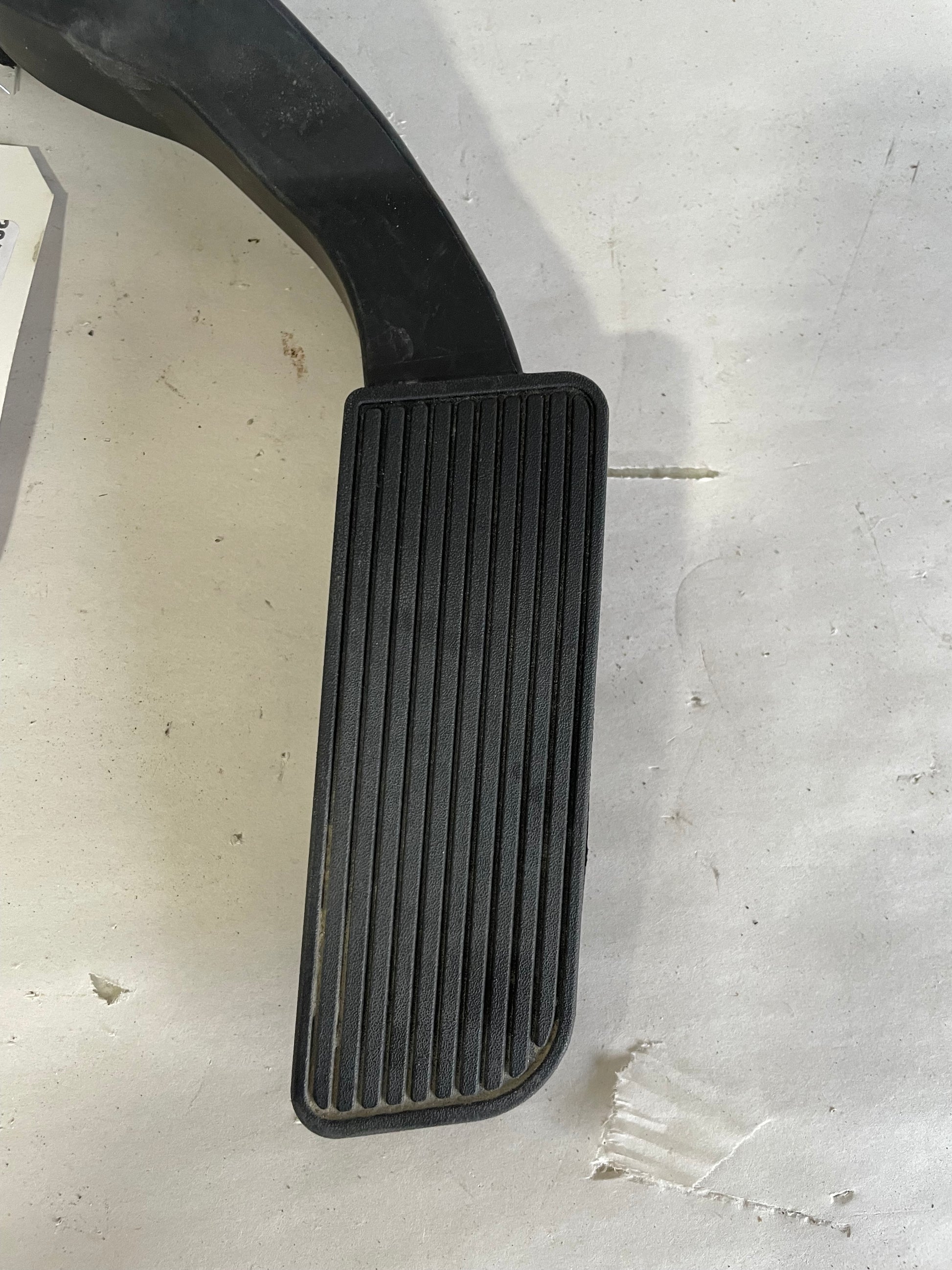 2018 Chevy Suburban LT Accelerator Gas Pedal OEM - Day's Parts Yard