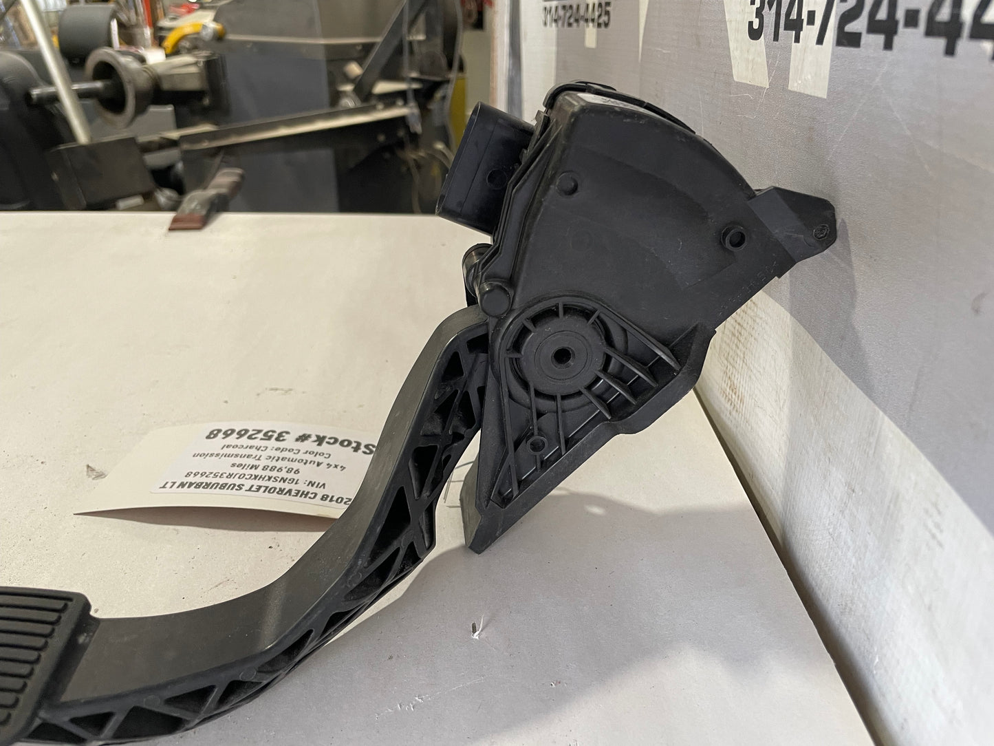 2018 Chevy Suburban LT Accelerator Gas Pedal OEM - Day's Parts Yard