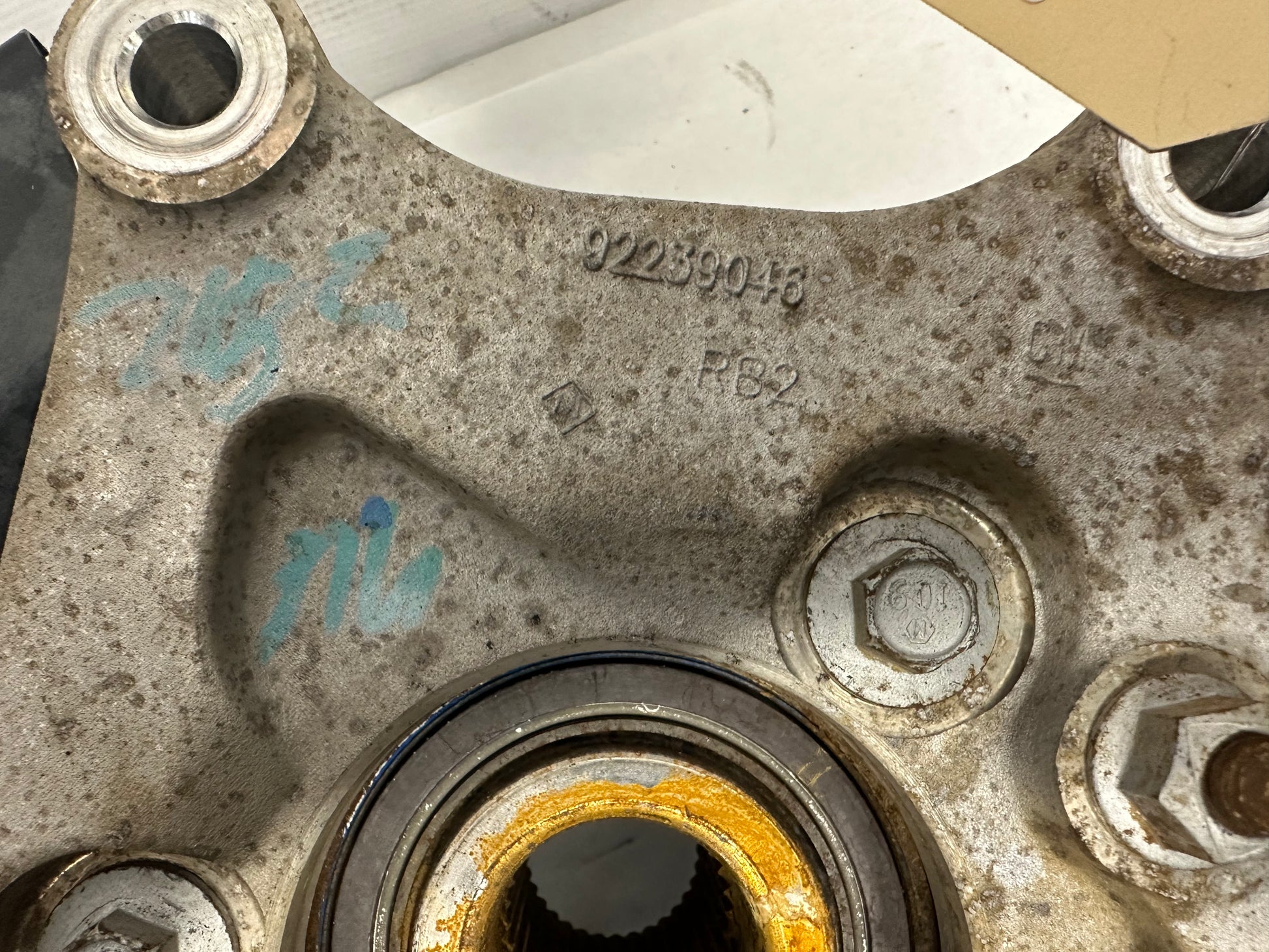 2010 Chevy Camaro SS RH Passenger Rear Spindle Knuckle Hub Wheel Bearing OEM - Day's Parts Yard