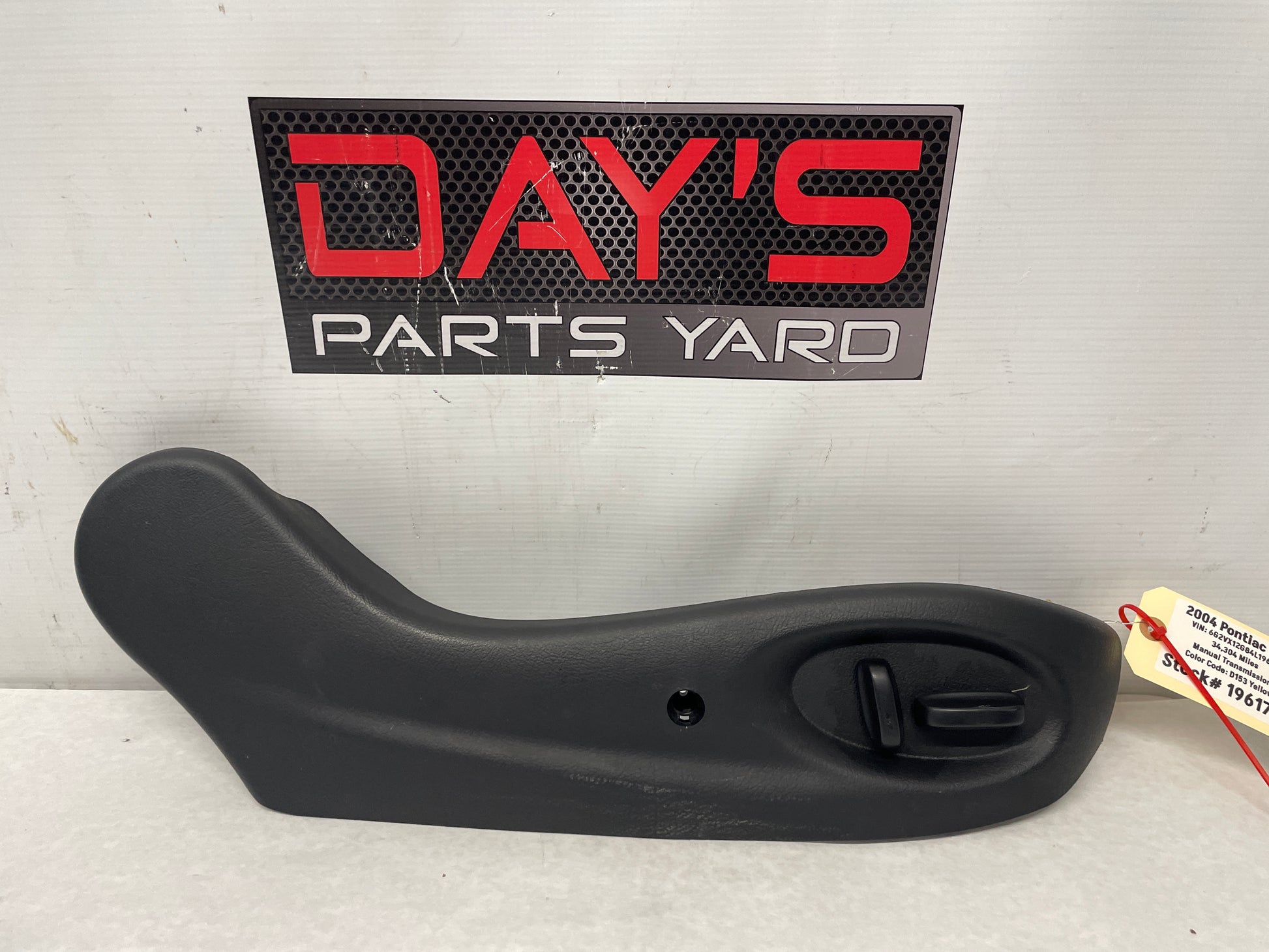2004 Pontiac GTO RH Passenger Front Power Seat Access Controls Buttons Module OEM - Day's Parts Yard