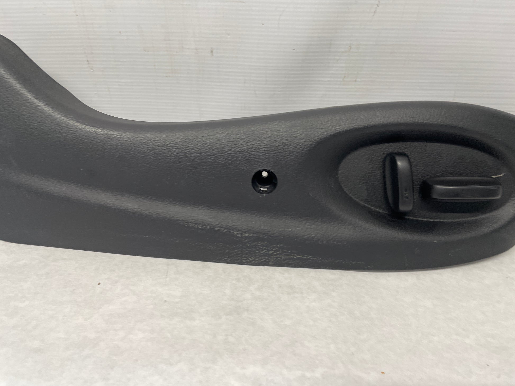 2004 Pontiac GTO RH Passenger Front Power Seat Access Controls Buttons Module OEM - Day's Parts Yard