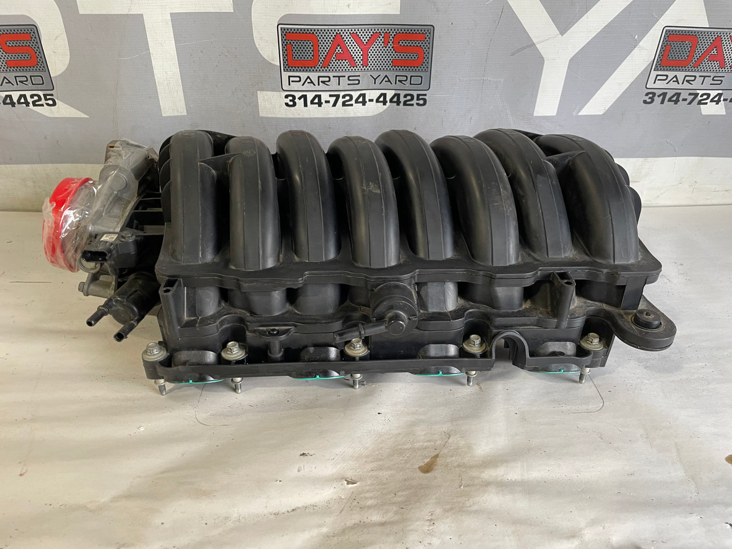 2018 Chevy Suburban LT Intake Manifold w/ Throttle Body OEM