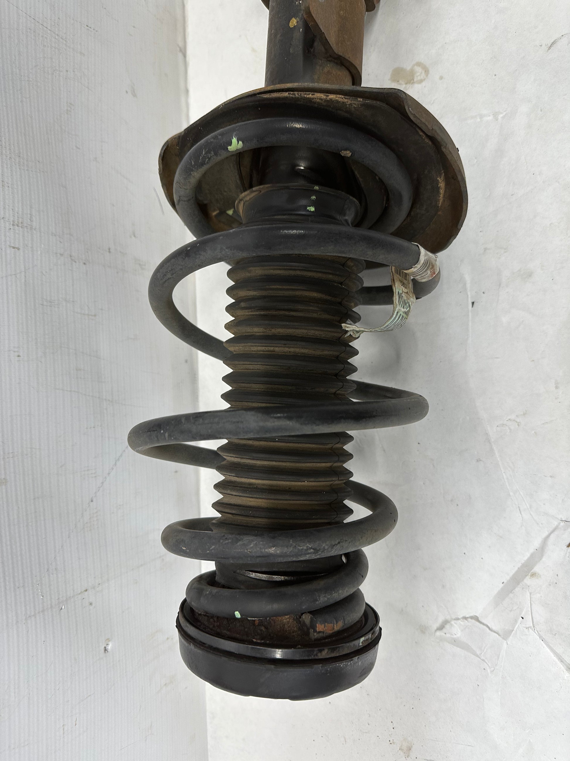 2010 Chevy Camaro SS LH Driver Front Shock Strut Assembly Absorber OEM - Day's Parts Yard