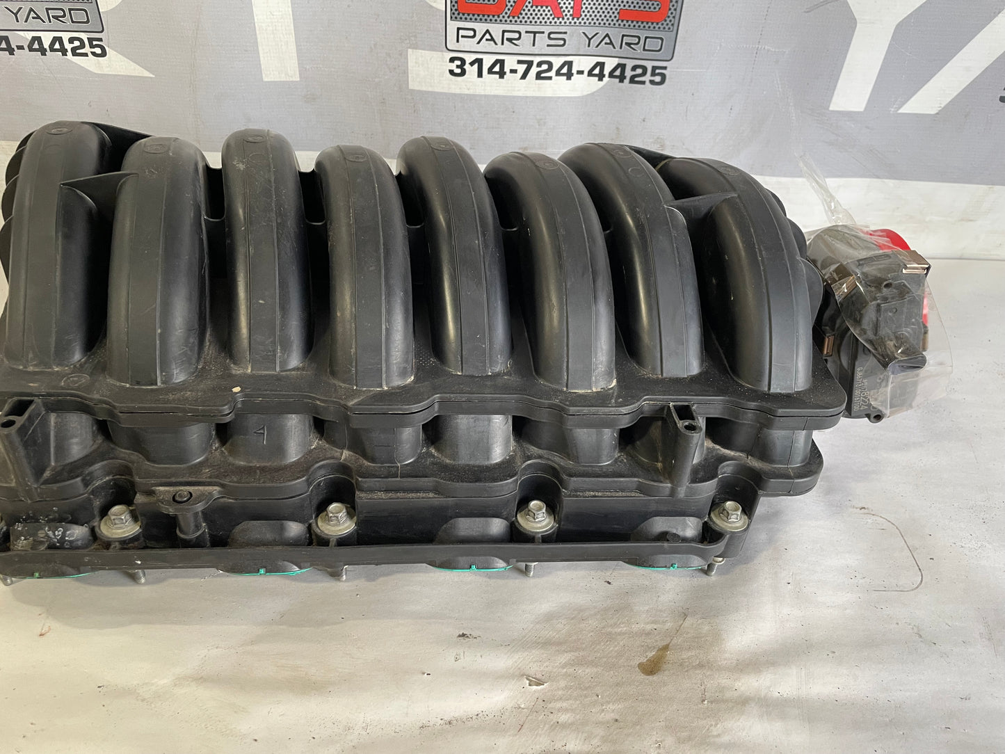 2018 Chevy Suburban LT Intake Manifold w/ Throttle Body OEM