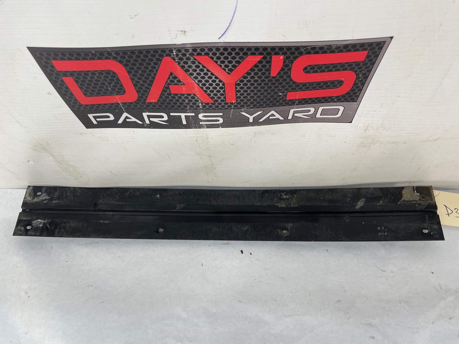 2001 Pontiac Firebird Trans AM T-Top Center Divider Middle Bar Panel OEM - Day's Parts Yard