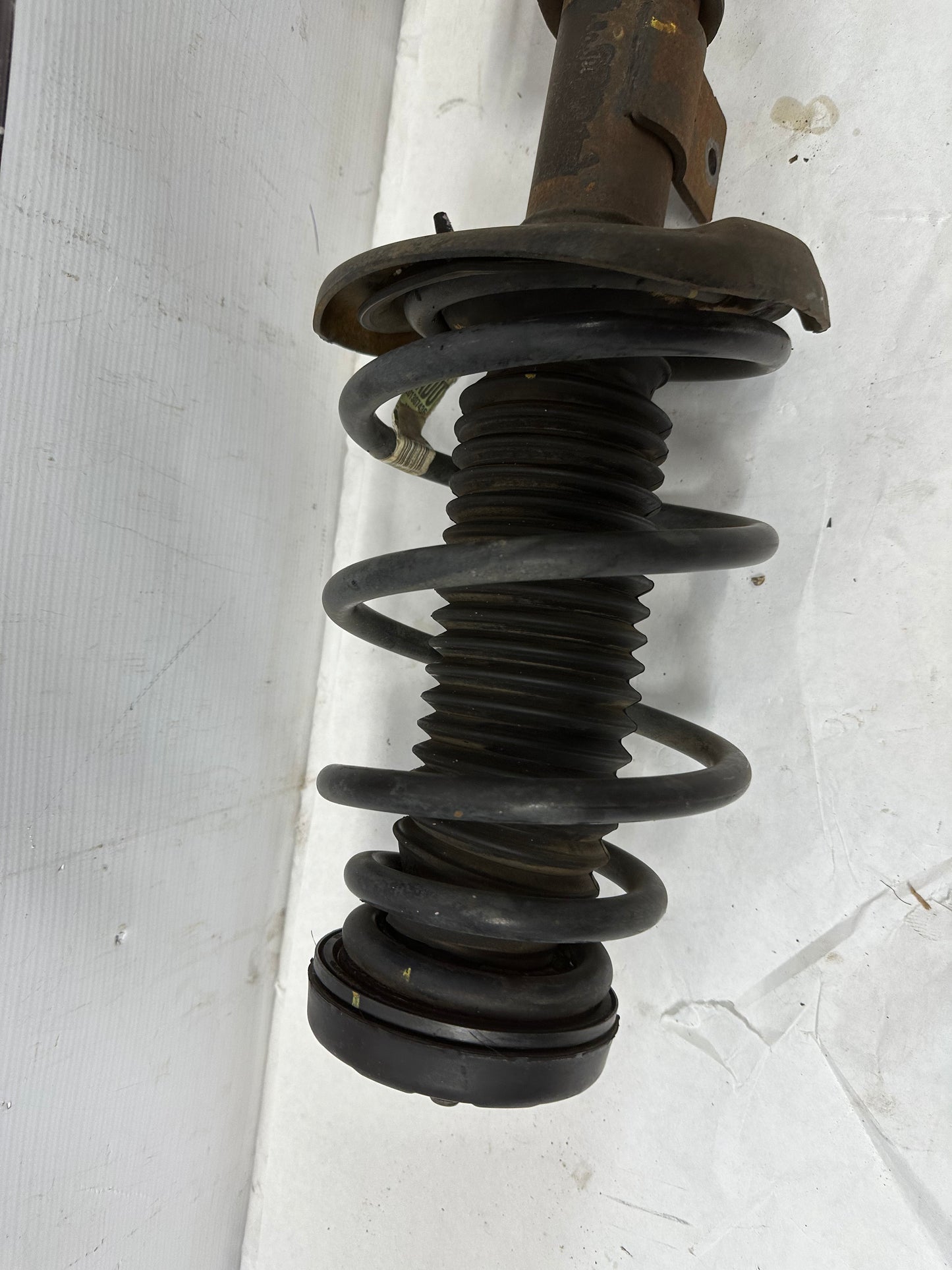 2010 Chevy Camaro SS RH Passenger Front Shock Strut Assembly Absorber OEM - Day's Parts Yard