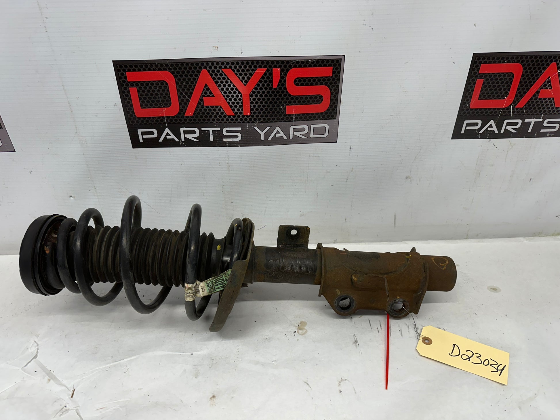 2010 Chevy Camaro SS RH Passenger Front Shock Strut Assembly Absorber OEM - Day's Parts Yard
