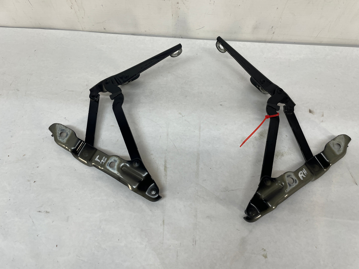 2013 Chevy Camaro ZL1 RH & LH Trunk Deck Lid Hinges OEM - Day's Parts Yard