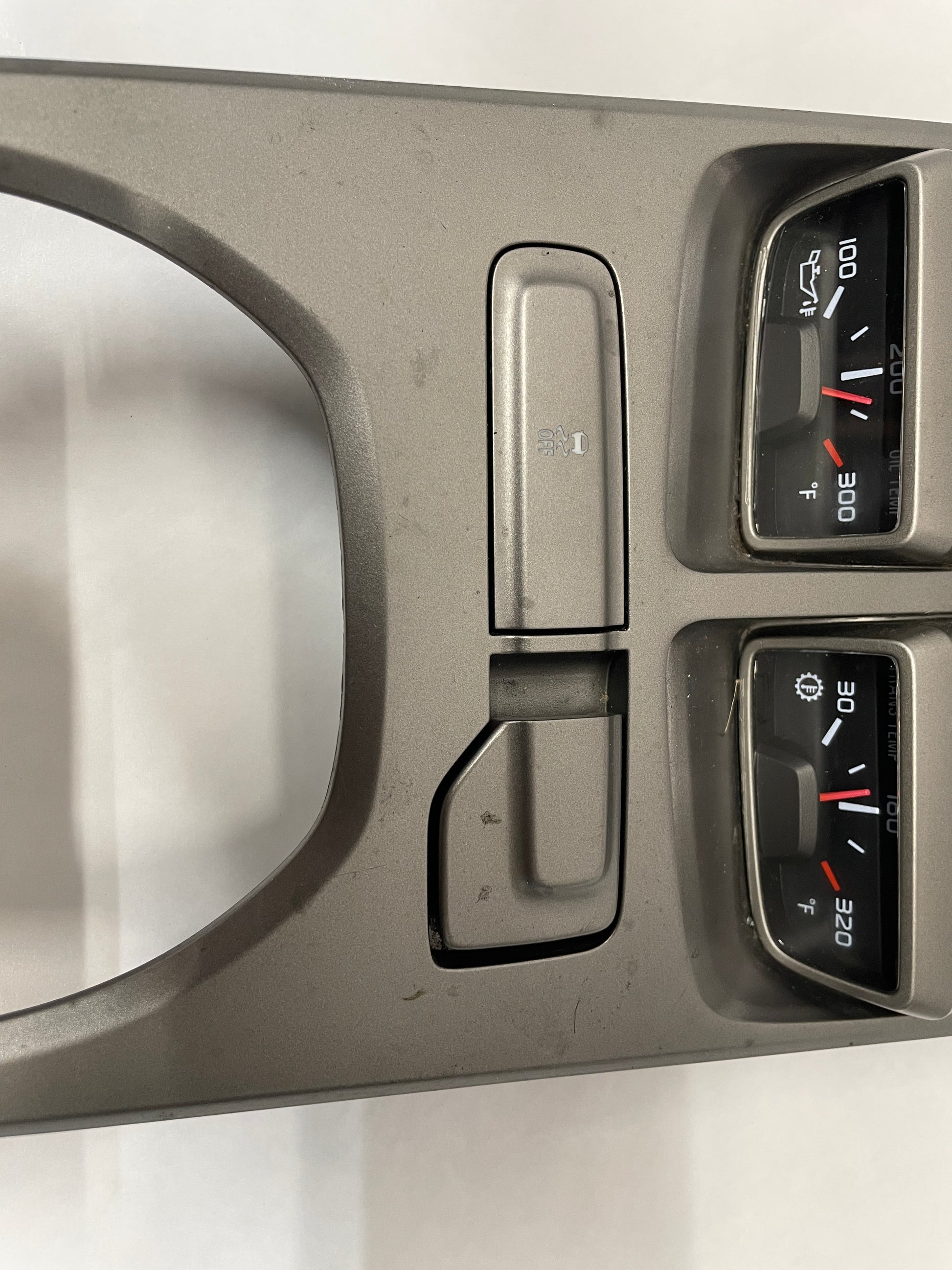 2012 Chevy Camaro SS Center Console Auxiliary Gauges Shifter Bezel Trim Panel OEM - Day's Parts Yard