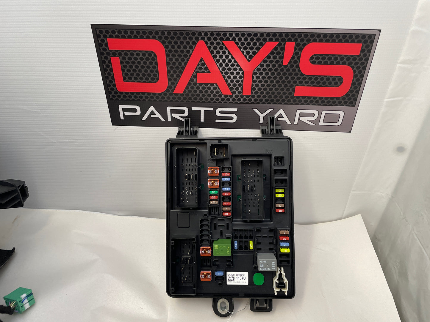 2014 Chevrolet SS Sedan Rear Fuse Box Relay OEM - Day's Parts Yard