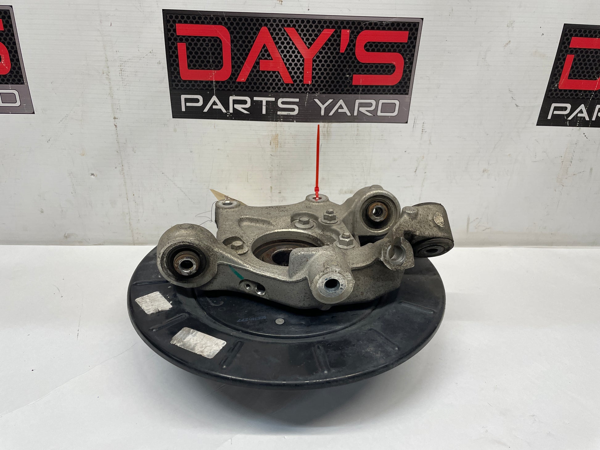 2012 Chevy Camaro SS Convertible RH Passenger Rear Spindle Knuckle Hub Wheel Bearing OEM - Day's Parts Yard