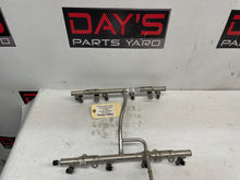 2015 Chevy SS Sedan Fuel Injection Rail w/ Hardware LS2 LS3 OEM - Day's Parts Yard