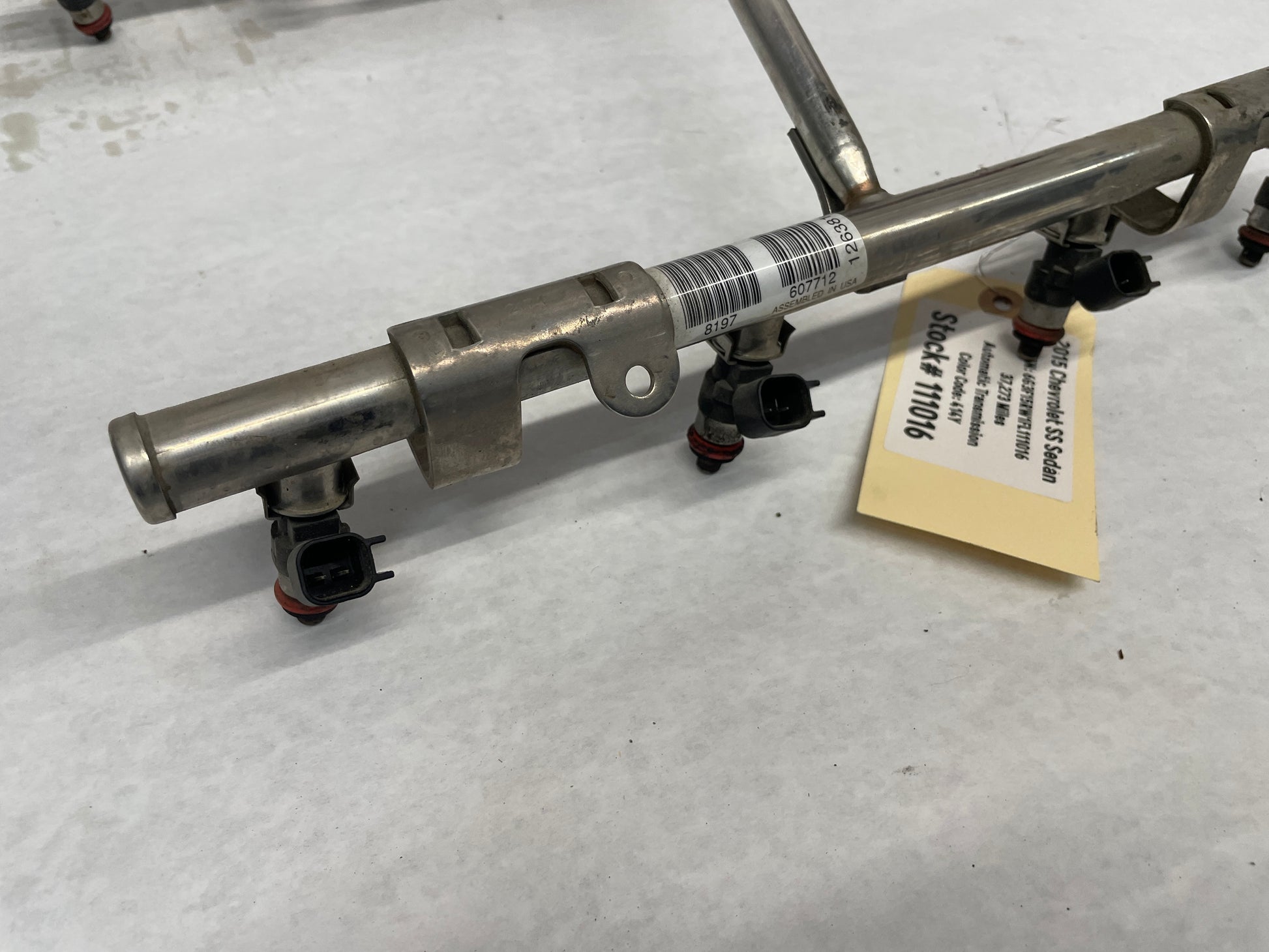 2015 Chevy SS Sedan Fuel Injection Rail w/ Hardware LS2 LS3 OEM - Day's Parts Yard