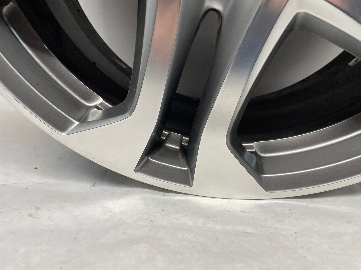 2017 Chevy SS Sedan Factory OEM Front Wheel 19x8.5 OEM