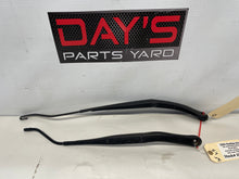 2004 Pontiac GTO RH & LH Windshield Wiper Arms OEM - Day's Parts Yard