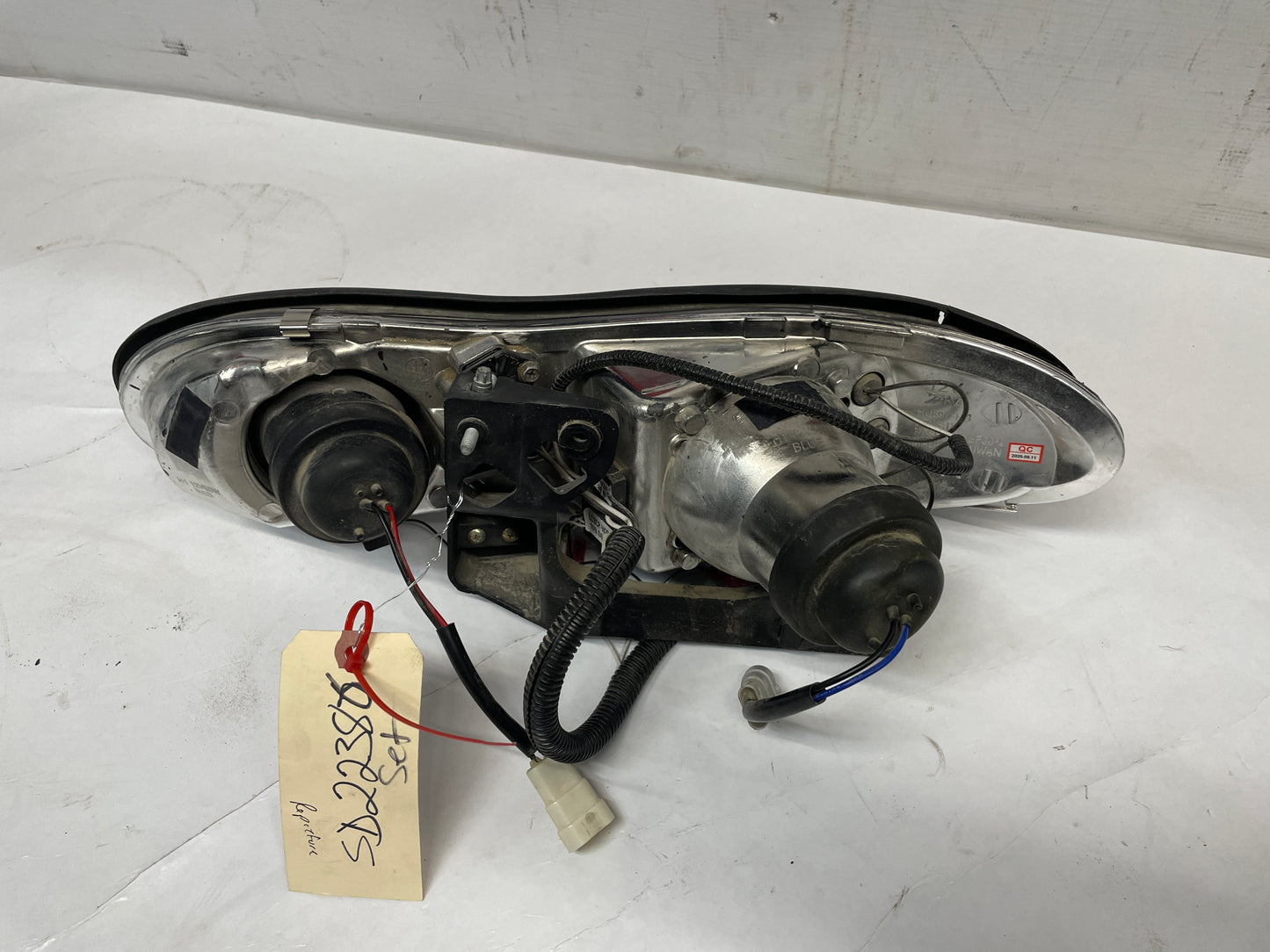 1999 Chevy Camaro Z28 RH & LH Headlights Head Light Lamps Aftermarket Assembly - Day's Parts Yard