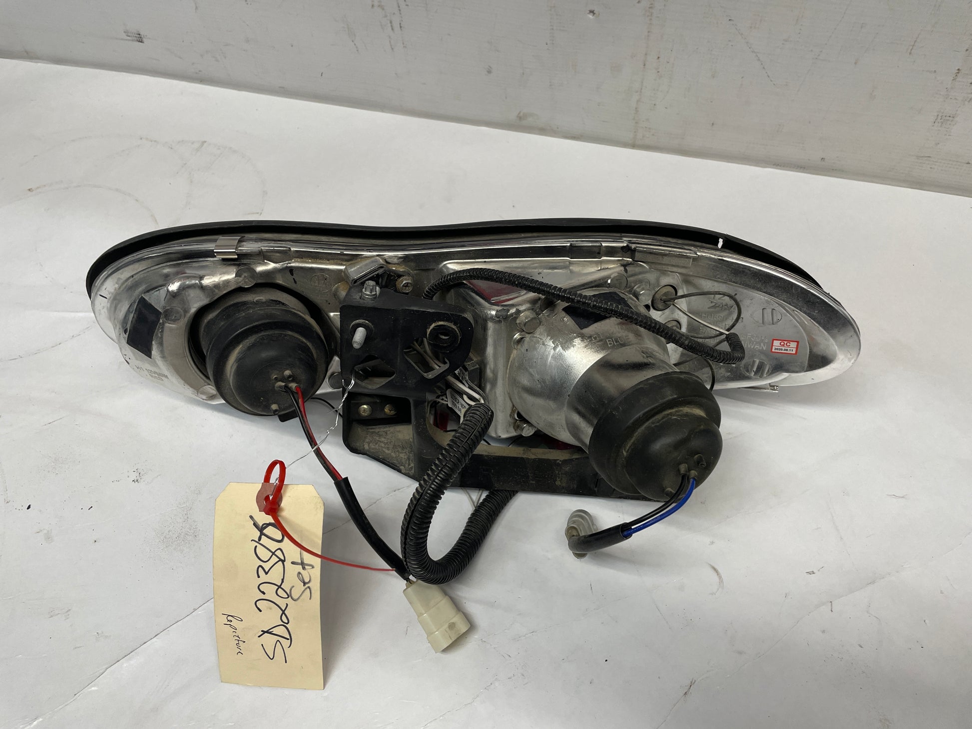 1999 Chevy Camaro Z28 RH & LH Headlights Head Light Lamps Aftermarket Assembly - Day's Parts Yard