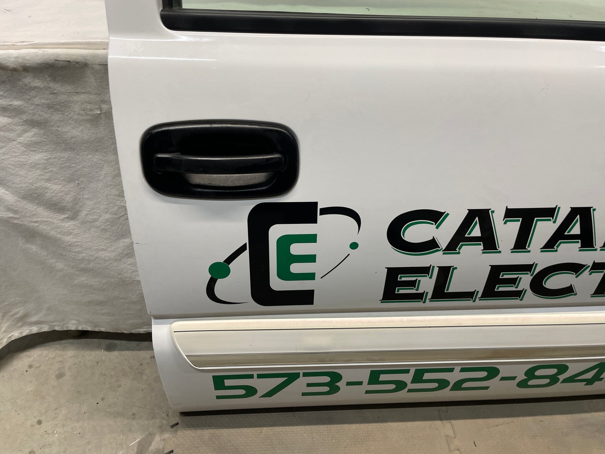 2004 Chevy Silverado 2500HD RH Passenger Front Exterior Door White OEM - Day's Parts Yard