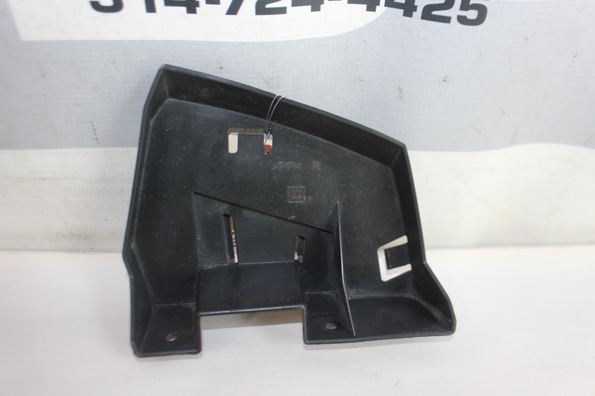 2019 Chevy Tahoe K1500 Premier RH Passenger Tail Light Bracket OEM - Day's Parts Yard