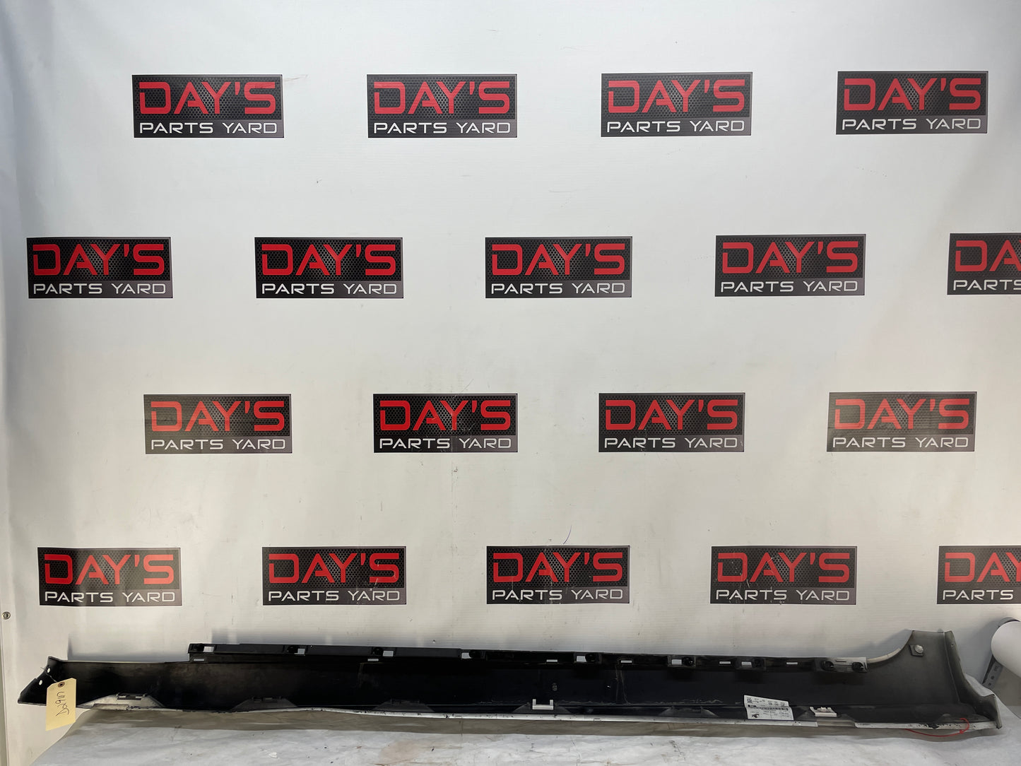 2015 Chevy SS Sedan RH Passenger Rocker Molding Side Skirt Panel Trim Silver OEM