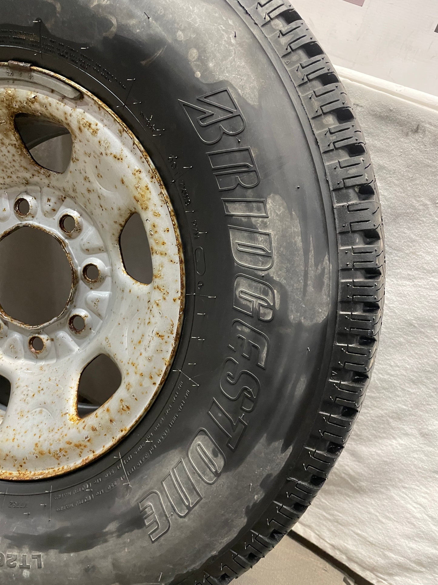 2009 GMC Sierra 2500HD SLT Spare Wheel & Tire OEM - Day's Parts Yard