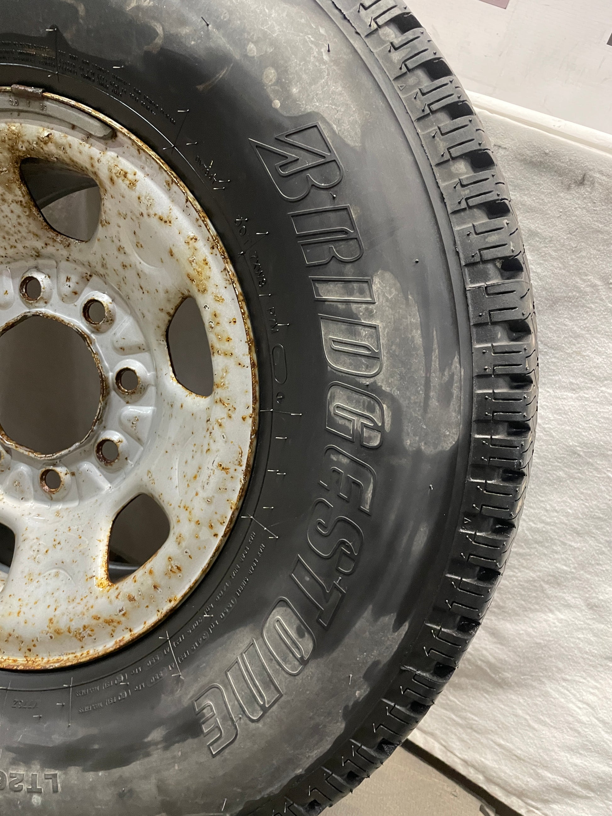 2009 GMC Sierra 2500HD SLT Spare Wheel & Tire OEM - Day's Parts Yard