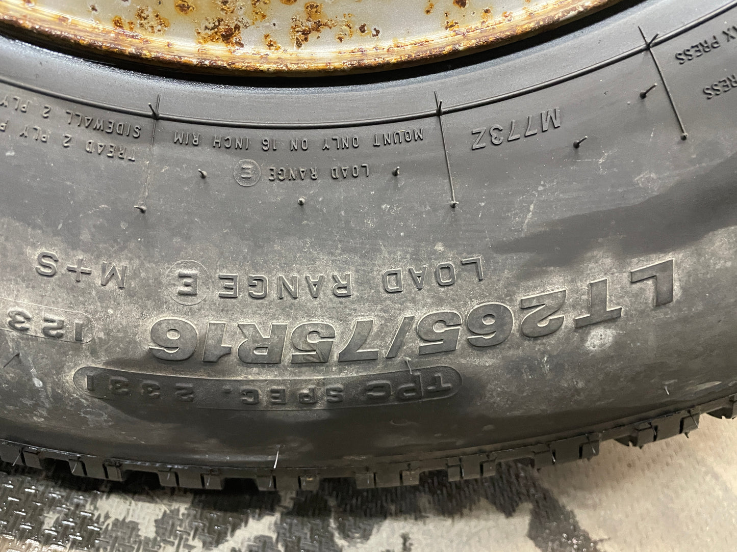 2009 GMC Sierra 2500HD SLT Spare Wheel & Tire OEM - Day's Parts Yard