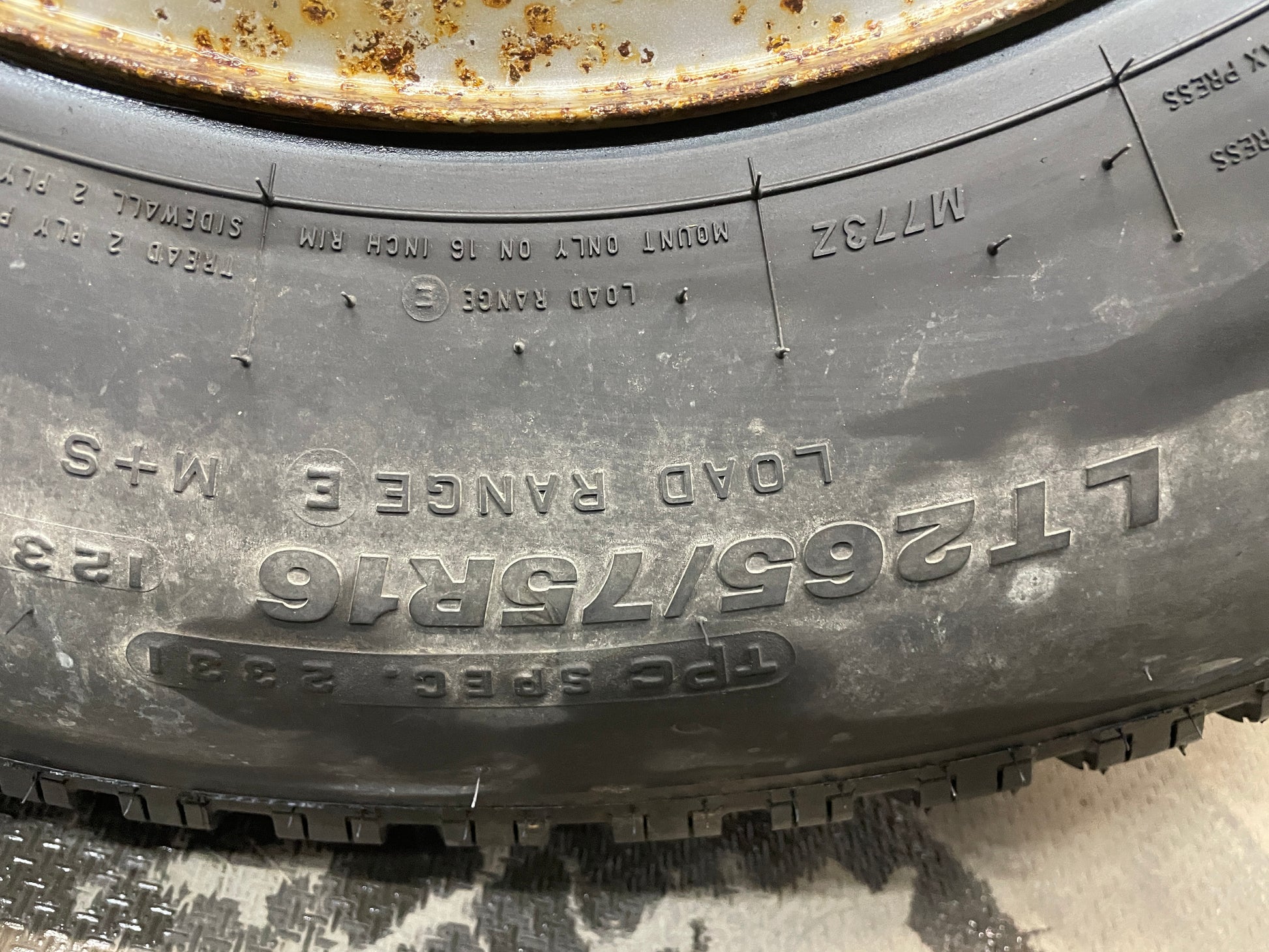 2009 GMC Sierra 2500HD SLT Spare Wheel & Tire OEM - Day's Parts Yard