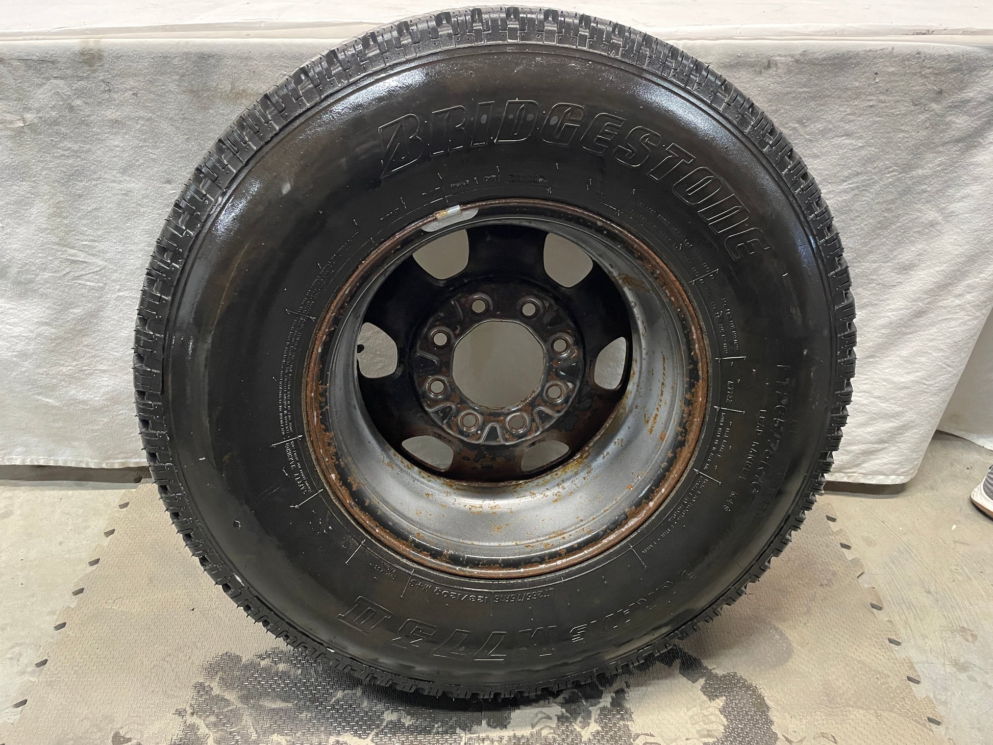 2009 GMC Sierra 2500HD SLT Spare Wheel & Tire OEM - Day's Parts Yard