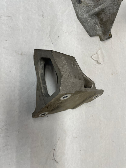 2005 Pontiac GTO RH & LH Engine Motor Mount Bracket Stands OEM - Day's Parts Yard