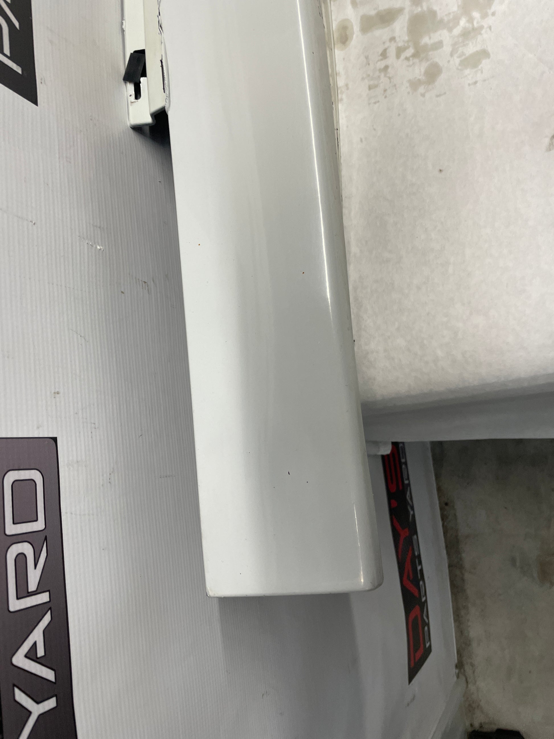 2008 Pontiac G8 Base LH Driver Rocker Molding Side Skirt Panel White OEM - Day's Parts Yard