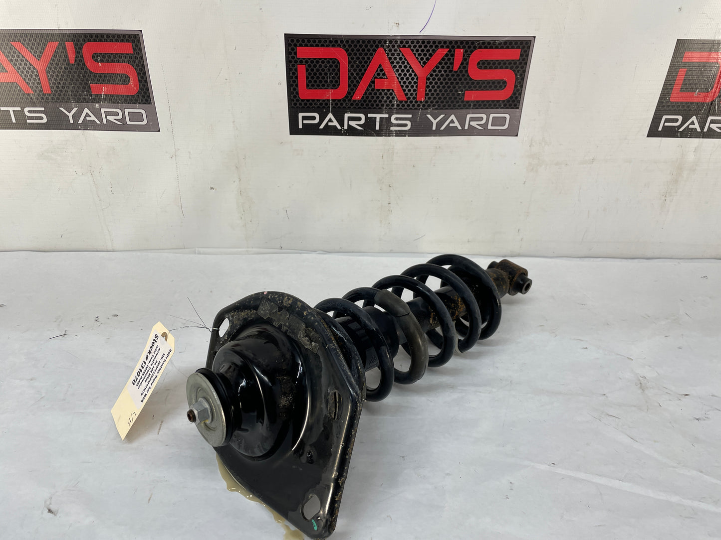 2009 Pontiac G8 GT LH Driver Rear Suspension Shock Strut Absorber Assembly OEM - Day's Parts Yard