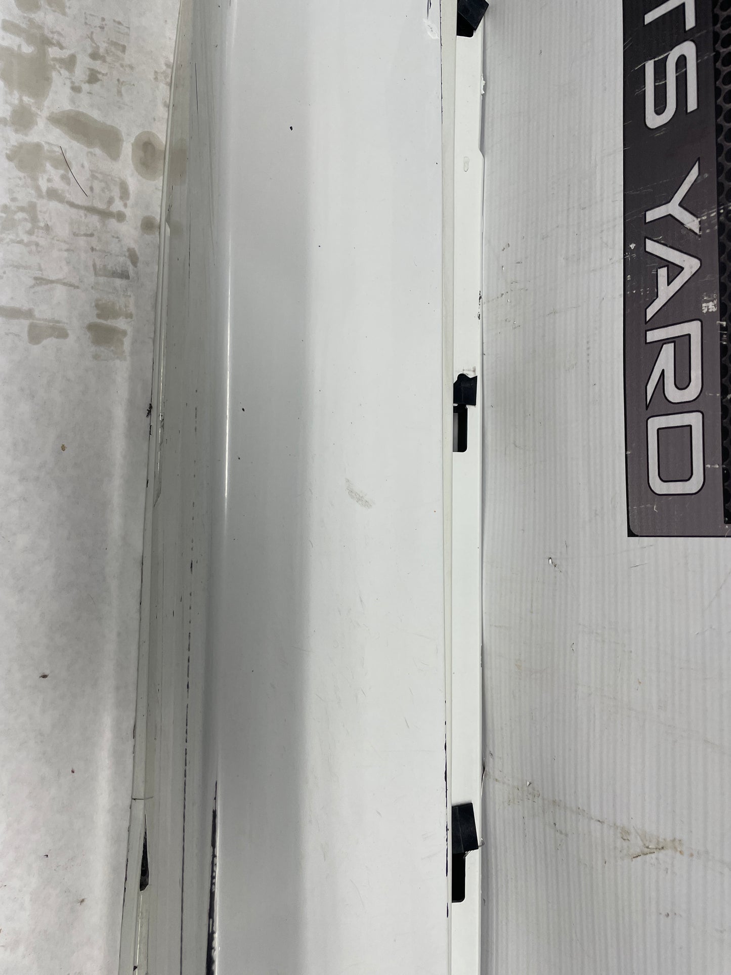 2008 Pontiac G8 Base LH Driver Rocker Molding Side Skirt Panel White OEM - Day's Parts Yard