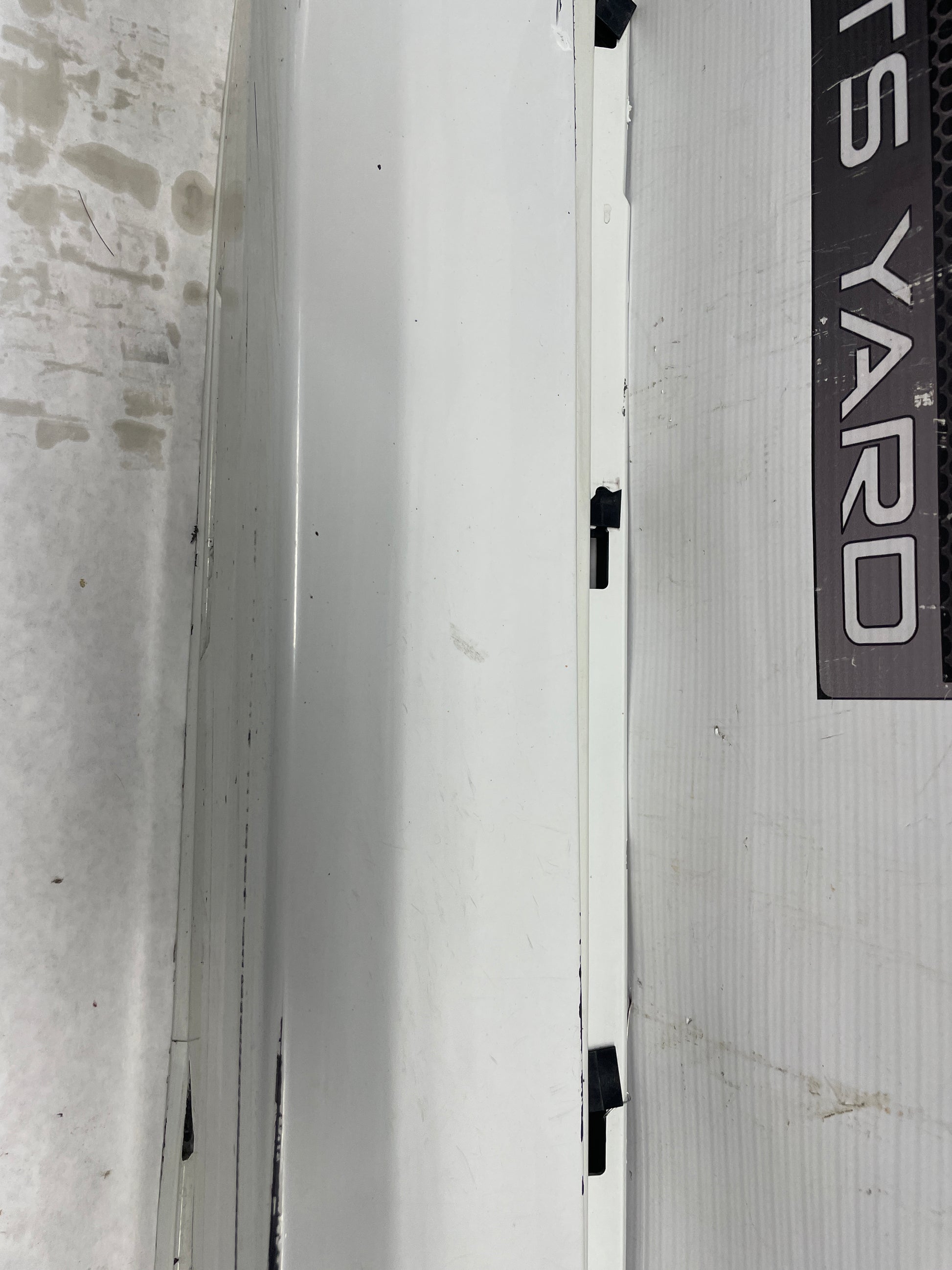 2008 Pontiac G8 Base LH Driver Rocker Molding Side Skirt Panel White OEM - Day's Parts Yard